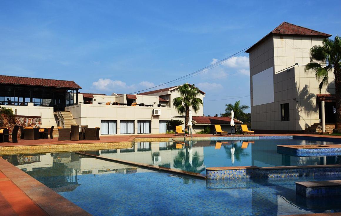 Cotton County Club And Resort Hubli Esterno foto