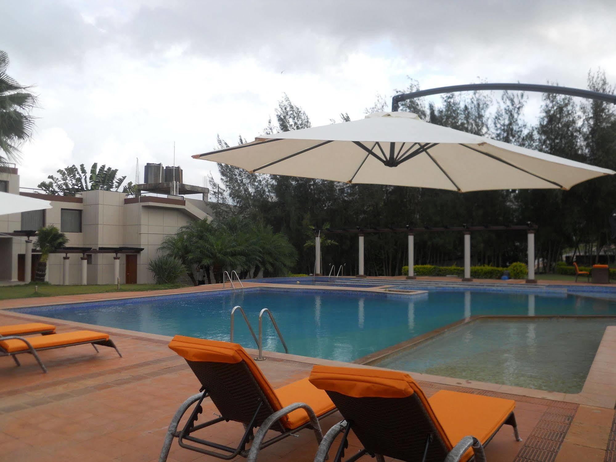 Cotton County Club And Resort Hubli Esterno foto