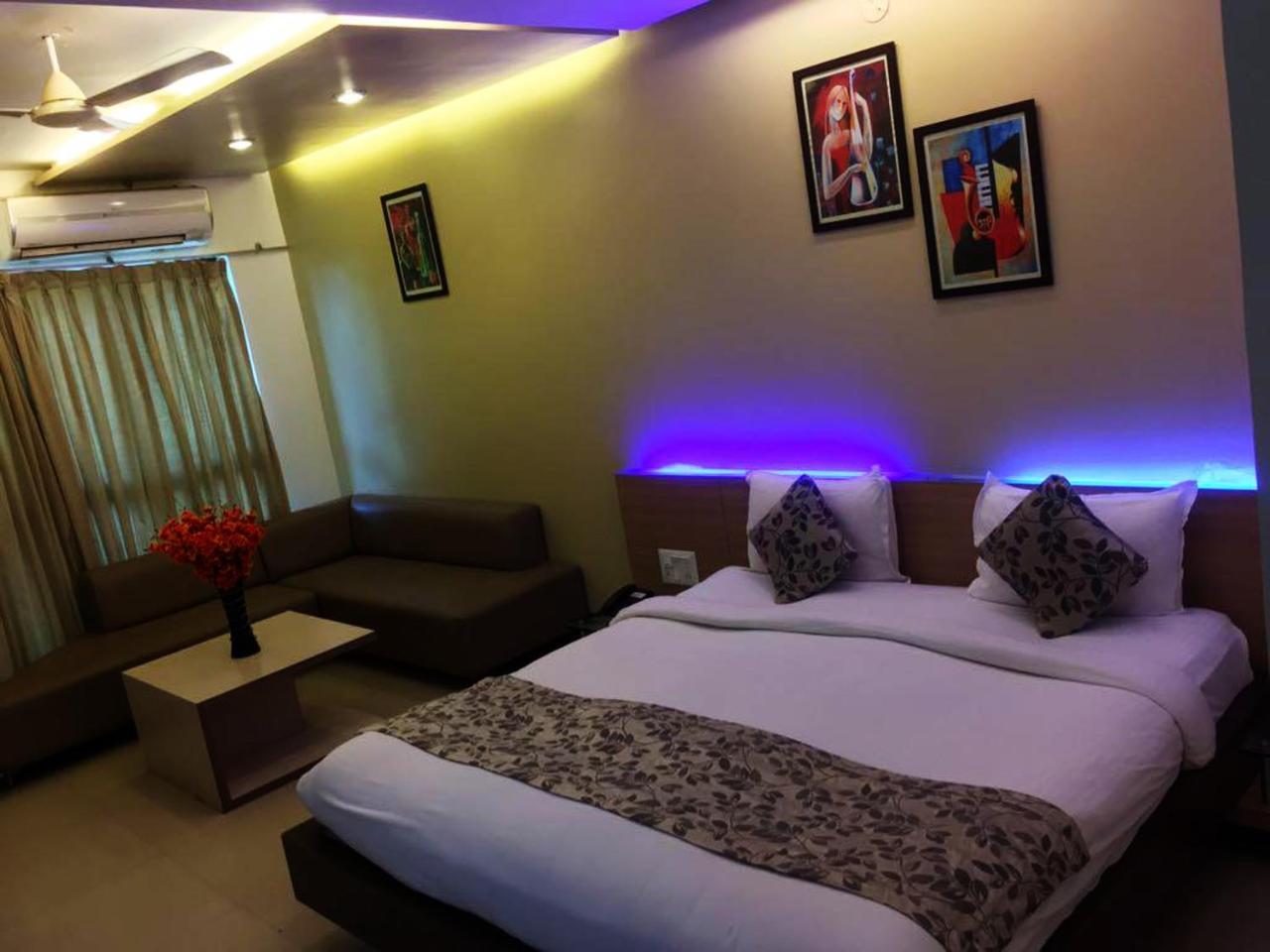 Cotton County Club And Resort Hubli Esterno foto