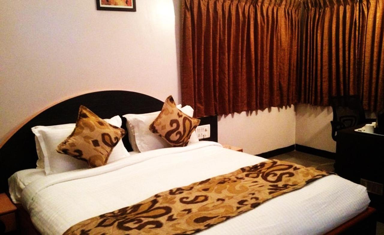 Cotton County Club And Resort Hubli Esterno foto