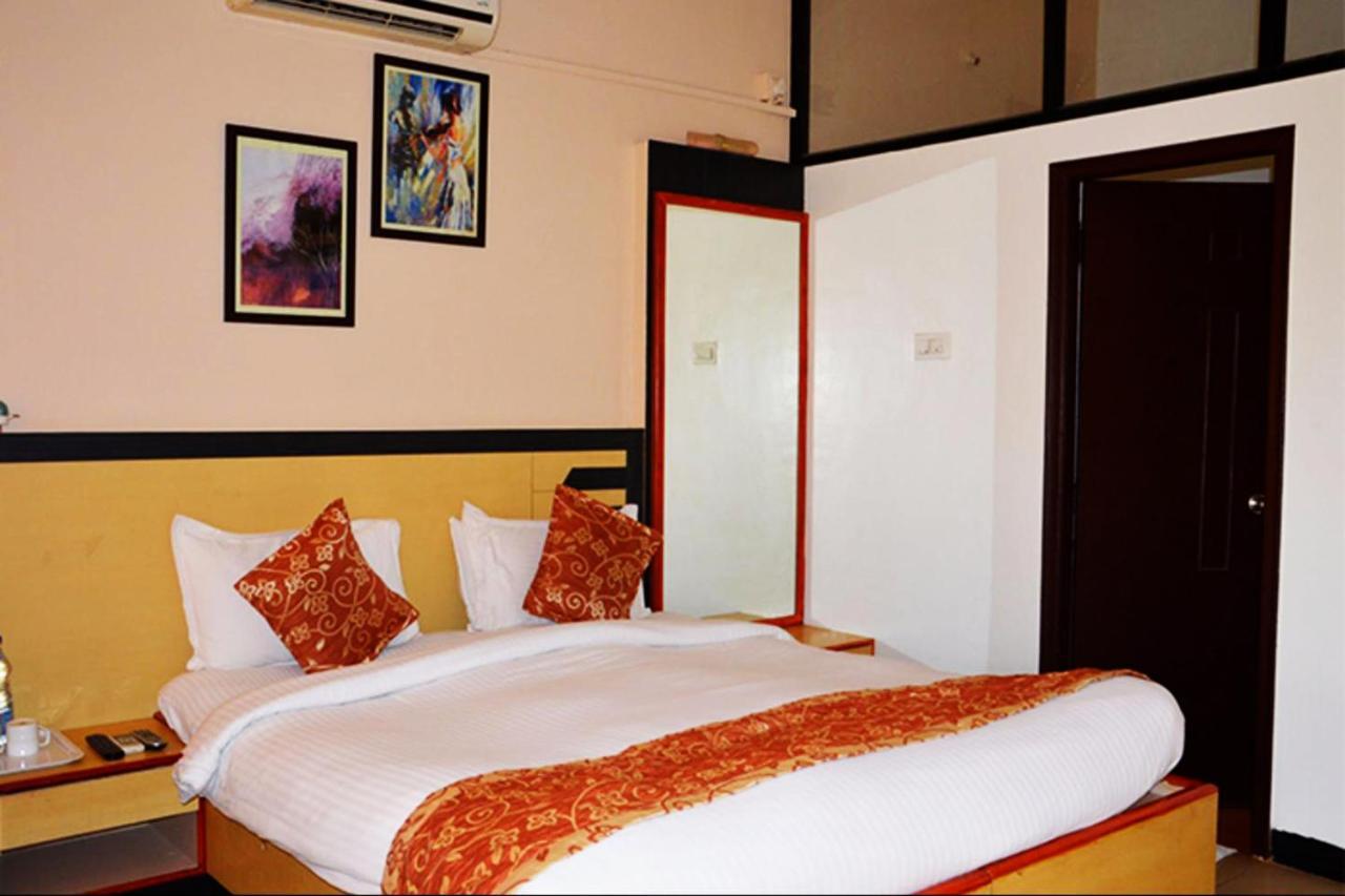 Cotton County Club And Resort Hubli Esterno foto
