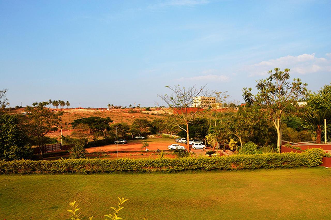 Cotton County Club And Resort Hubli Esterno foto