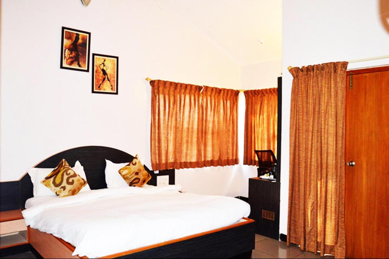 Cotton County Club And Resort Hubli Esterno foto