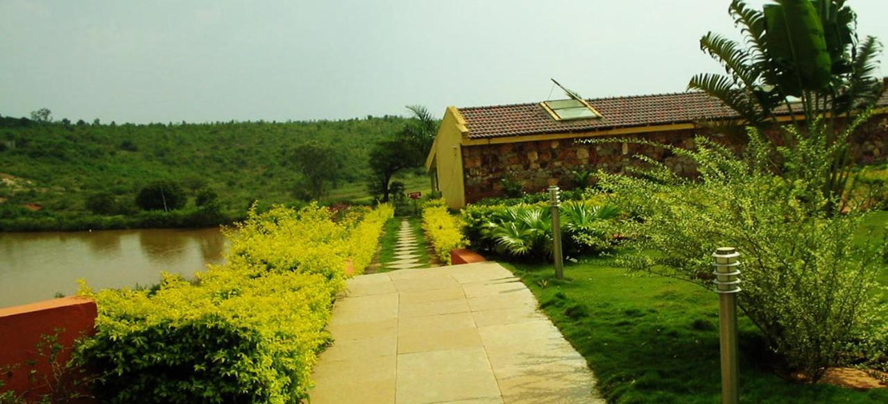Cotton County Club And Resort Hubli Esterno foto