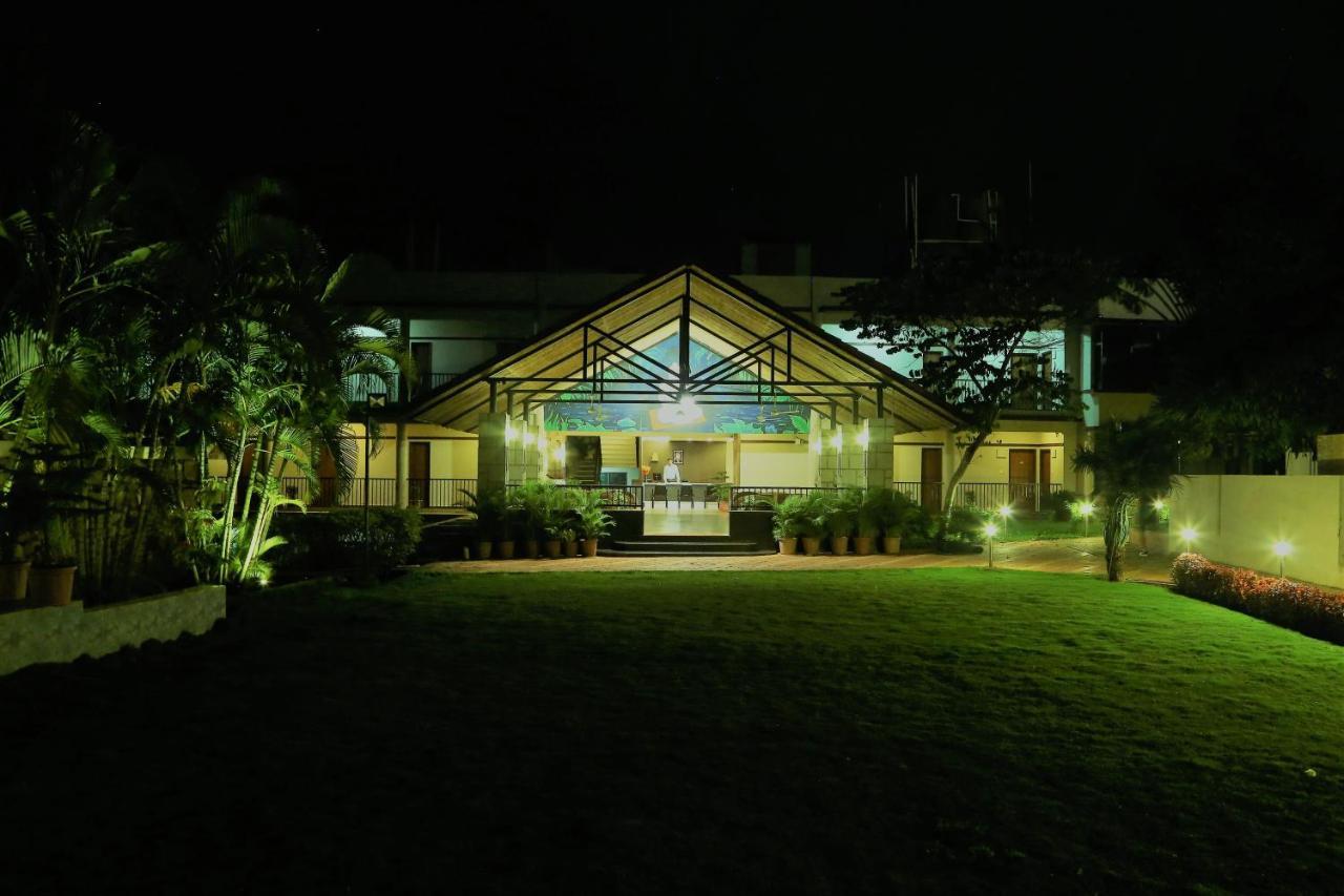 Cotton County Club And Resort Hubli Esterno foto